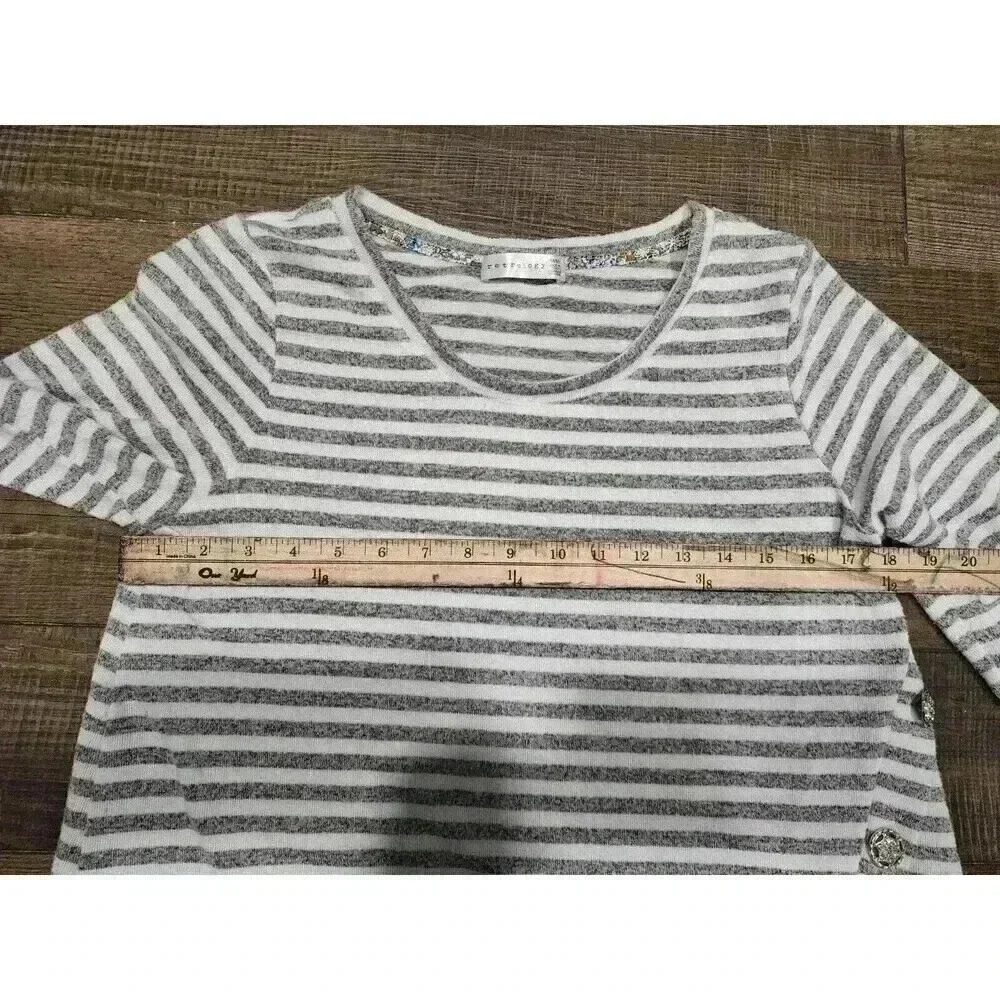Retrology Grey White striped scoop neck 3/4 sleeves Rhinest buttons stretch Med - Picture 7 of 7